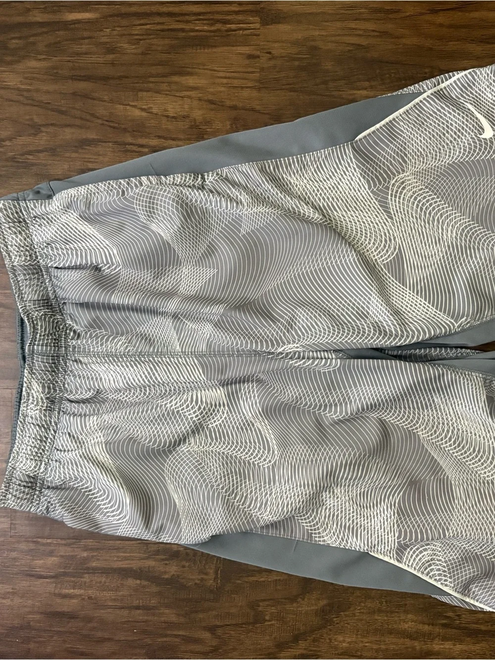 Kids XL Nike Gray White Wavy Print Athletic Pants